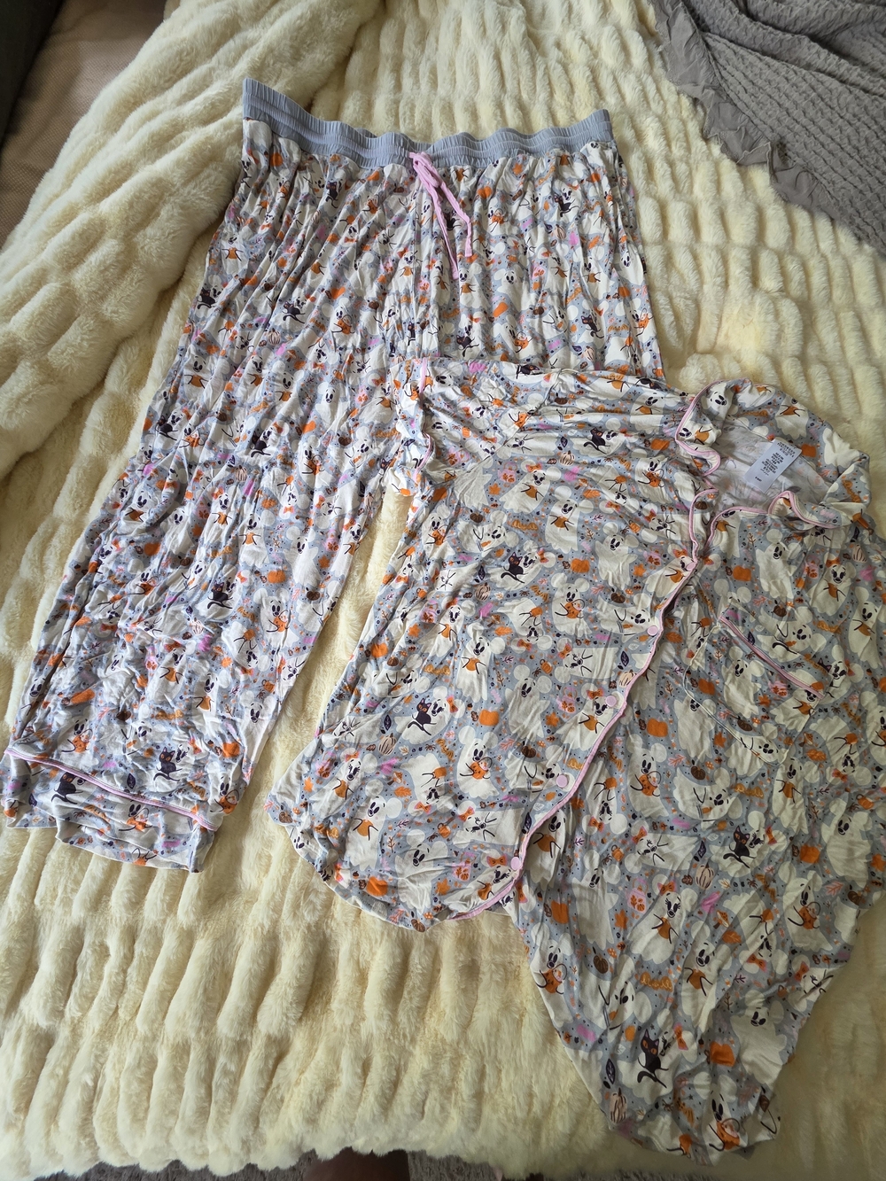 Disney Cream Floral & Animal Print Short-Sleeve Pajama Set with Pink Accents - Picture 2 of 10